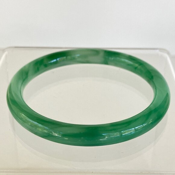 Vintage Small Jade Bangle Bracelet - Picture 3 of 13